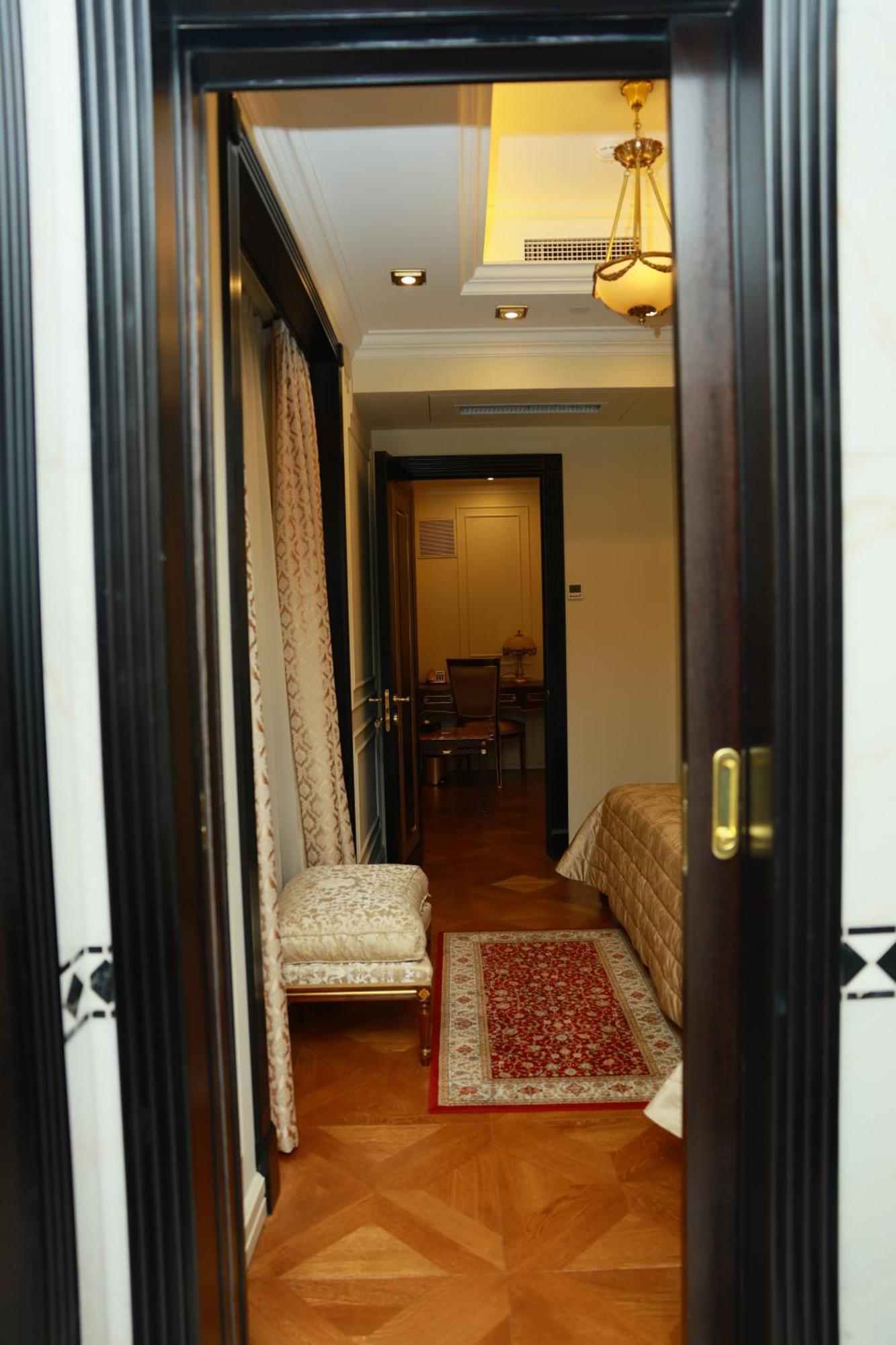 Golden Palace Hotel Erevan Exterior foto